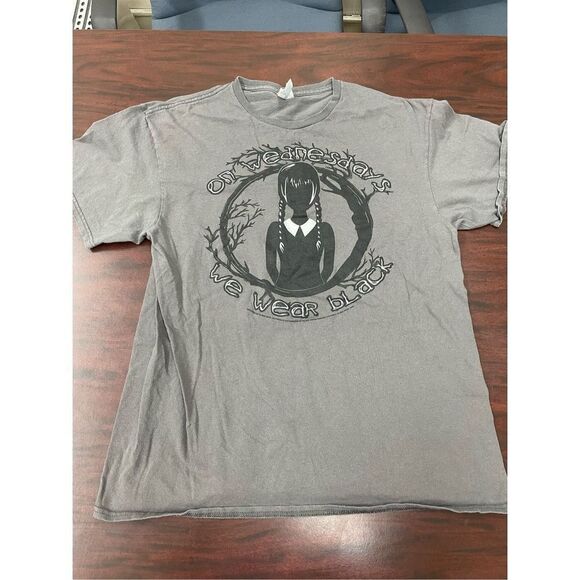 On Wednesday We Wear Black Short Sleeve Grey Tee Shirt Size Large - Picture 1 of 5